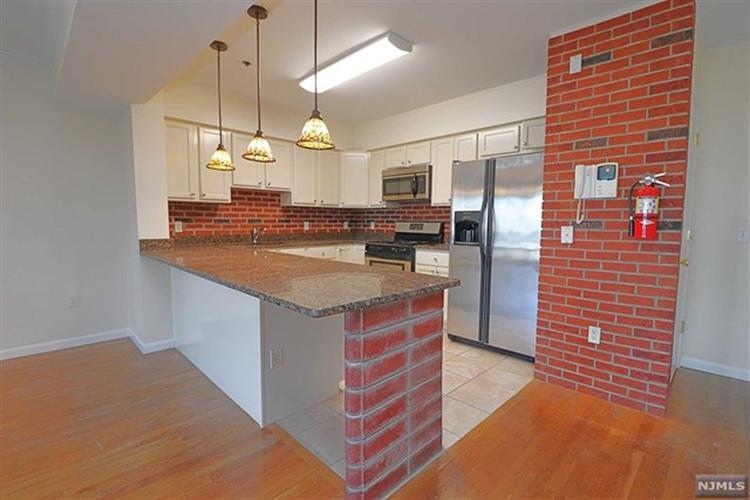107119 Harrison Ave, Harrison, NJ 07029 Condo for Rent in Harrison