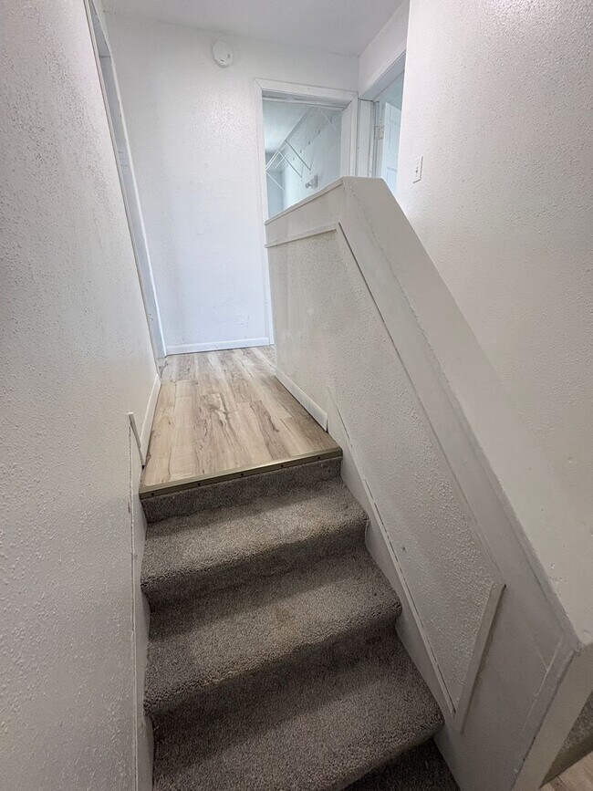 Building Photo - 3 Bed/1Bath House for Rent!
