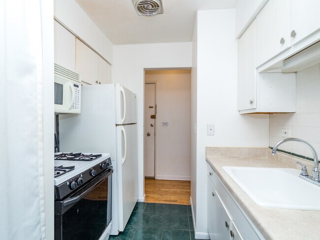 Building Photo - 2629 N Hampden Ct