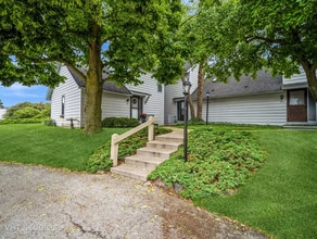 Building Photo - 660 Beth Ct Building Photo - 660 Beth Ct