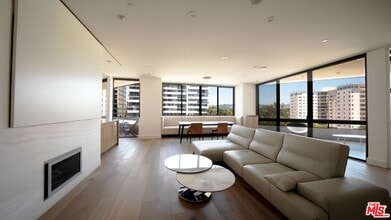 Building Photo - 10430 Wilshire Blvd