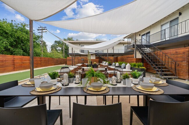 Foto del edificio - Astrid Place, Fair Oaks - Modern Luxury To...
