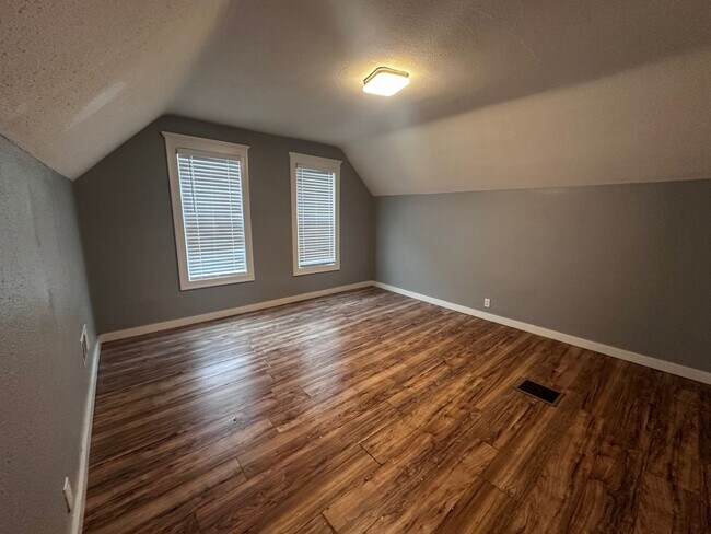 Foto del edificio - Beautifully Refreshed Three-Bedroom Single-Family Home in Park West