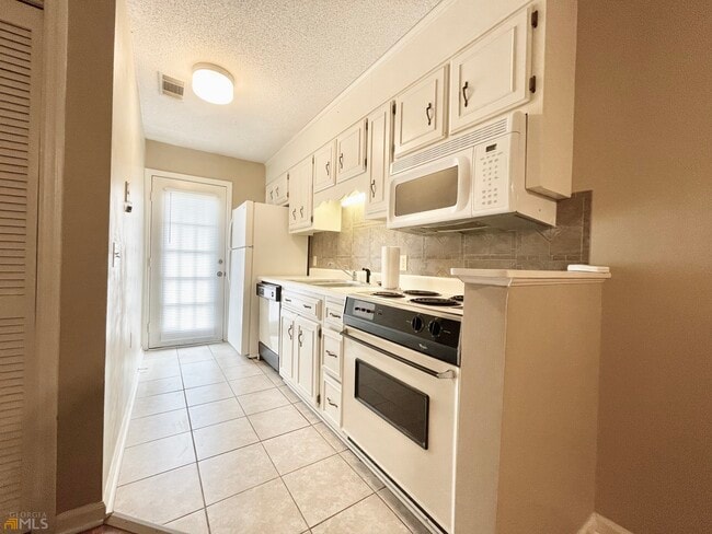 Building Photo - 230 Lanier Dr