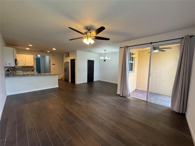 Foto del edificio - 2373 SE 14th St