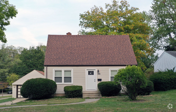 Building Photo - 805 S Norbury Ave