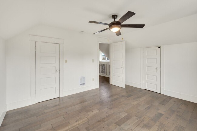 Foto del edificio - Charming 1906 Craftsman in Fremont — 3 Beds, Walk to Shops & Parks