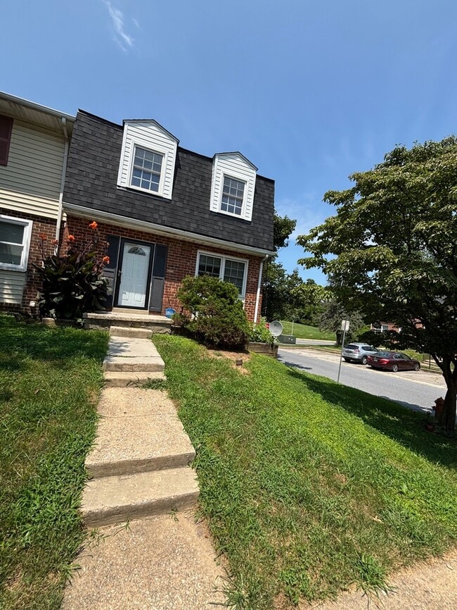 Building Photo - 400 Falling Spring Ct