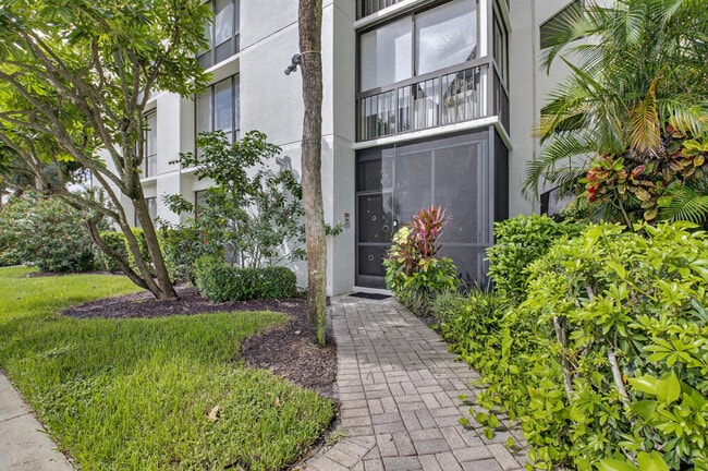 Building Photo - 1615 Bridgewood Dr