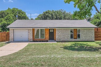 Building Photo - 3501 Santa Fe Dr