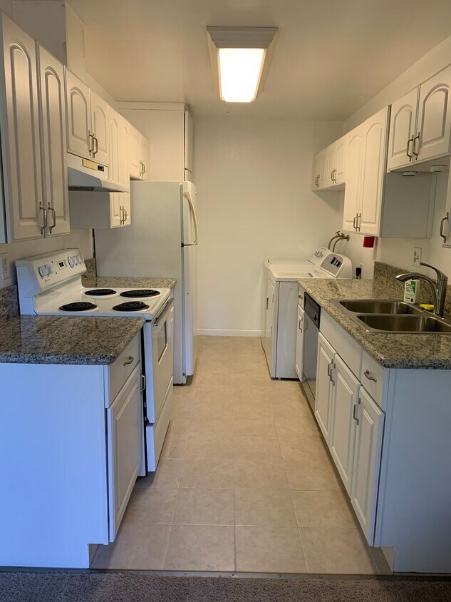 NEW KITCHEN - 4150 Camino Ticino