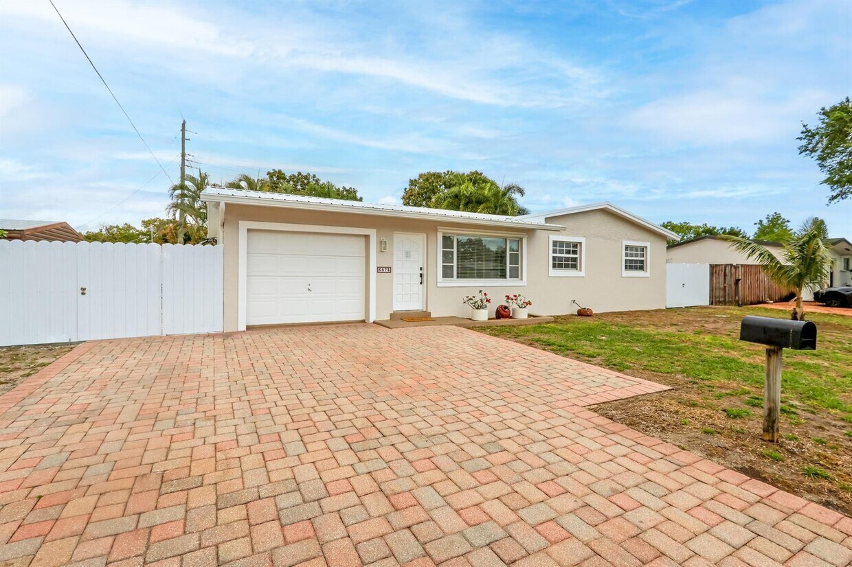 Photo - 6573 Eaton Street Hollywood, FL 33024-7652