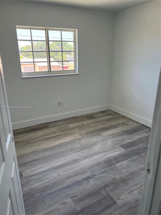 Foto del edificio - 2406 SW 16th St