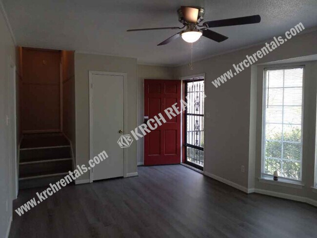 Building Photo - 3-Bedroom Home with Detached Garage