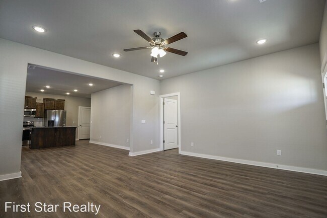 Foto del edificio - 4 br, 3.5 bath House - 712 N Salem Rd