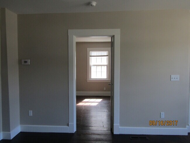 Foto del edificio - Alcoa 37701 - 3 bedroom home with bonus room - Call Karen Robertson (865) 454-7626
