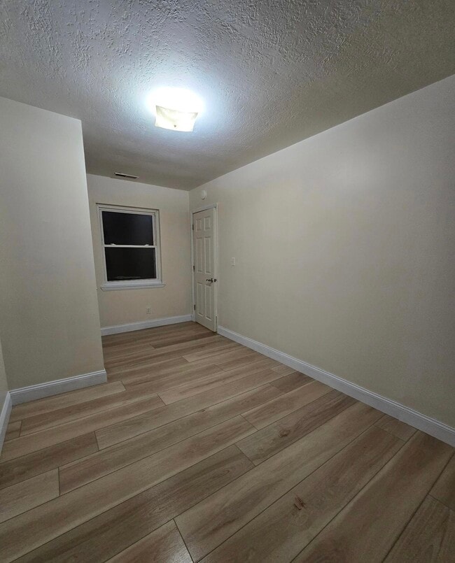 Building Photo - 1921 Dixon St