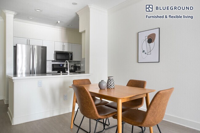 Foto del edificio - 7225 Crescent Prk W