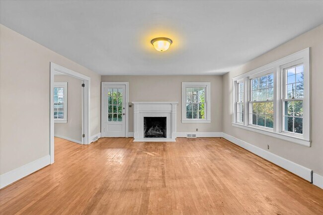 Foto del edificio - 807 Shamrock Rd