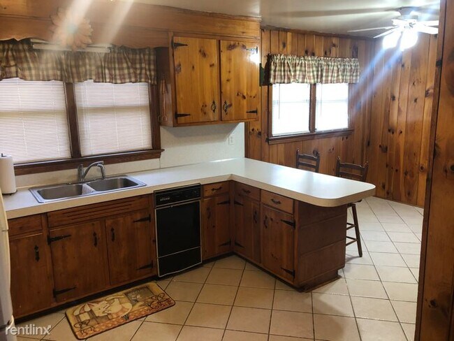 Building Photo - 3 br, 1 bath House - 100 Lowry Ln