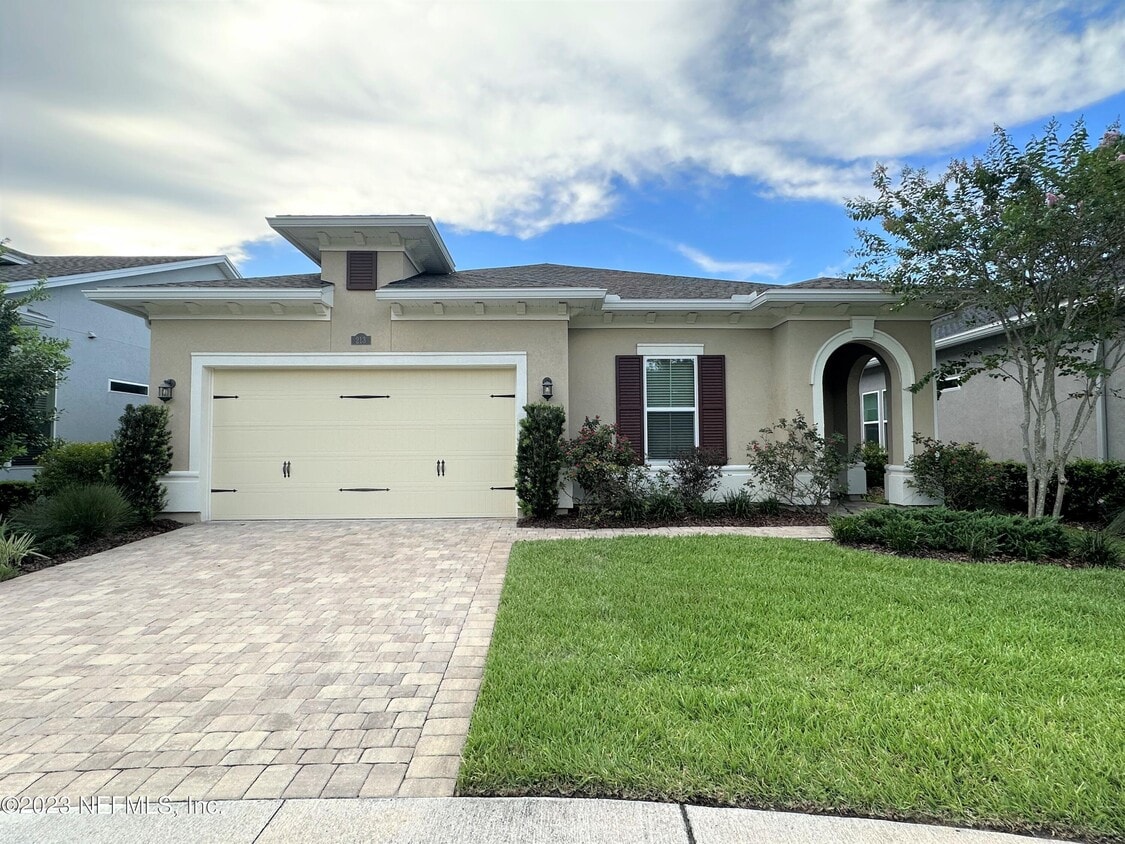Foto principal - 213 Wheelwright Ln
