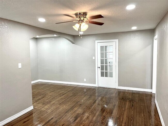 Building Photo - 6655 Myrtle St