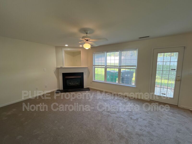 Foto principal - 1326 Charidge Ln