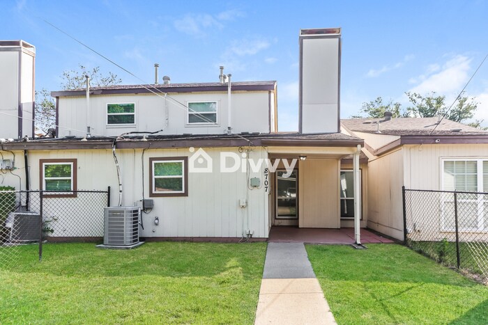 Primary Photo - 8707 N Normandale St