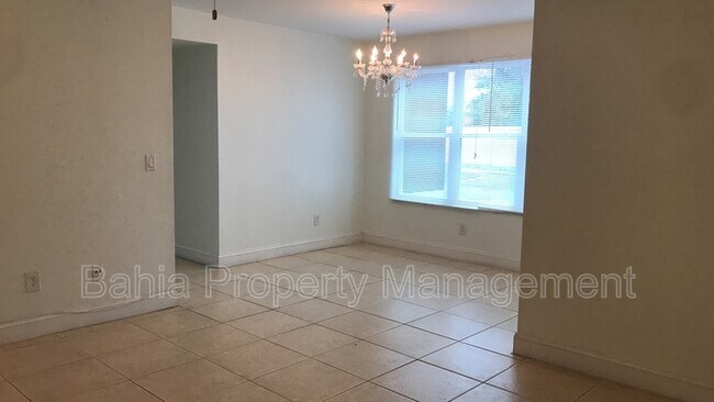 Building Photo - 4540 Commander Dr