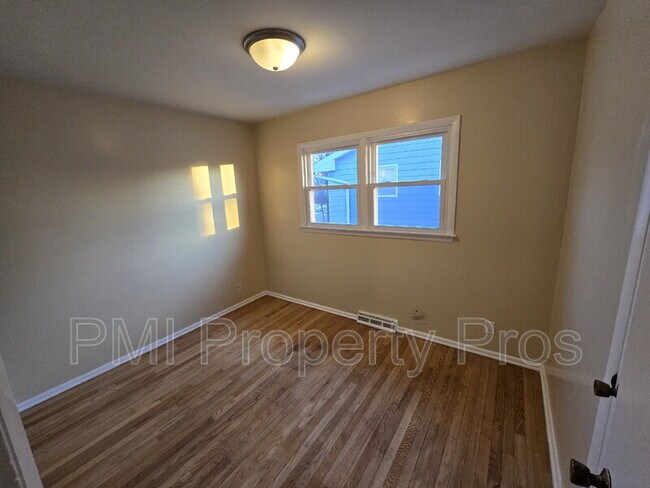 Building Photo - 6901 N 42nd St