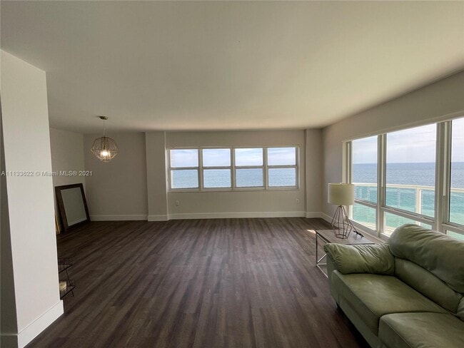 Building Photo - 3400 Galt Ocean Dr