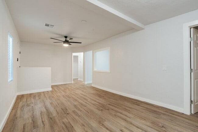 Building Photo - 600 NW 33rd St