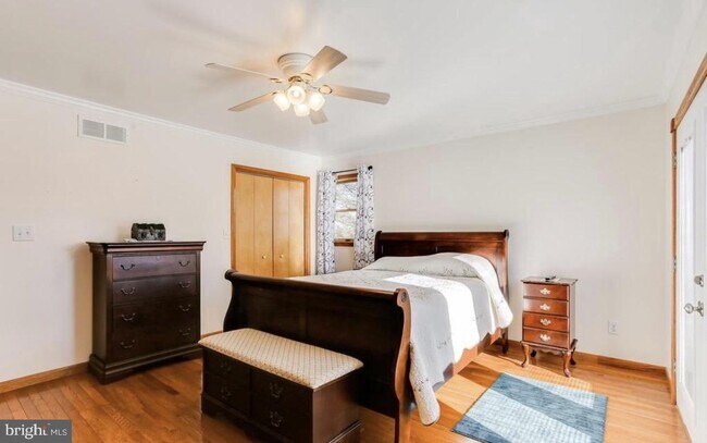 Foto del edificio - 1715 Deer Park Rd