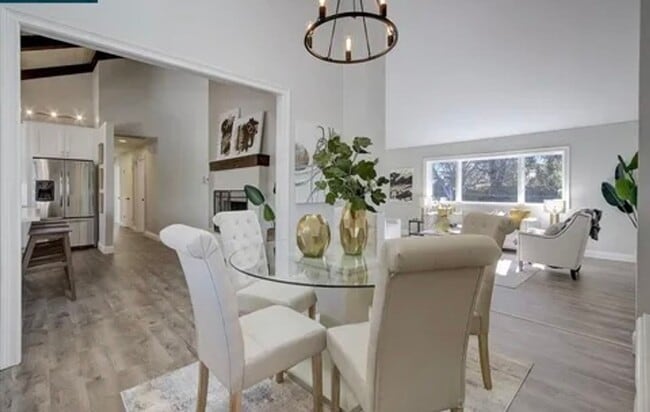 Building Photo - Spacious Single Family Home