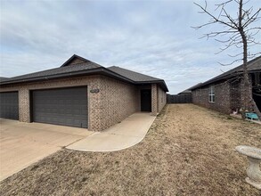 Building Photo - 1852 Cypress Ln