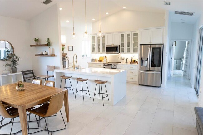 Building Photo - 7250 ALICANTE Dr