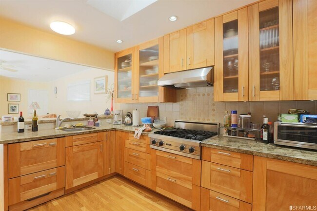 Building Photo - 2644 Monterey St