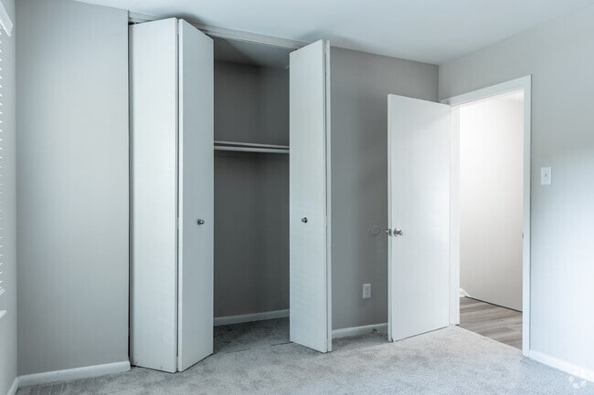 2BR, 1BA - Forest Ridge Apartments