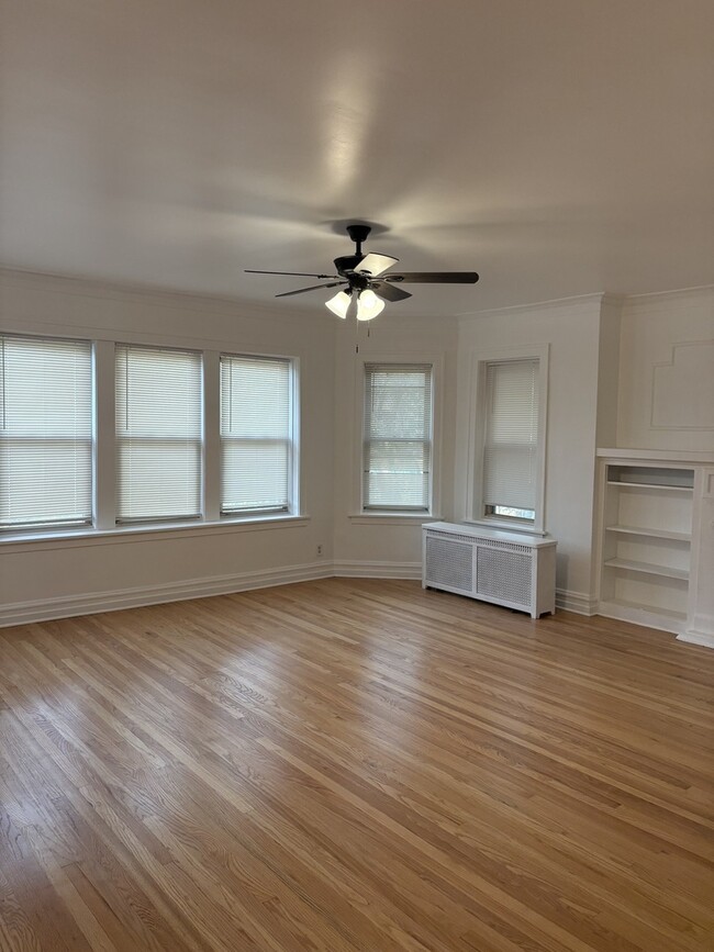 Building Photo - 7635 S Yates Blvd