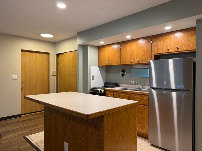 Kitchen Island - 405 10th Ave N