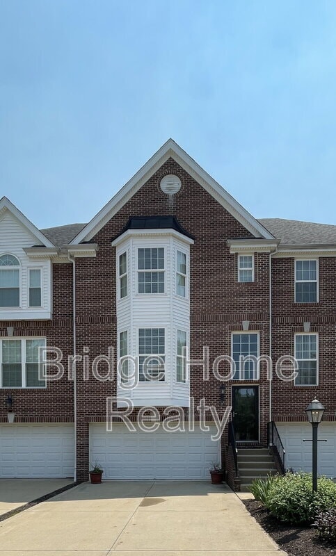 Building Photo - 574 E Vanderbilt Dr