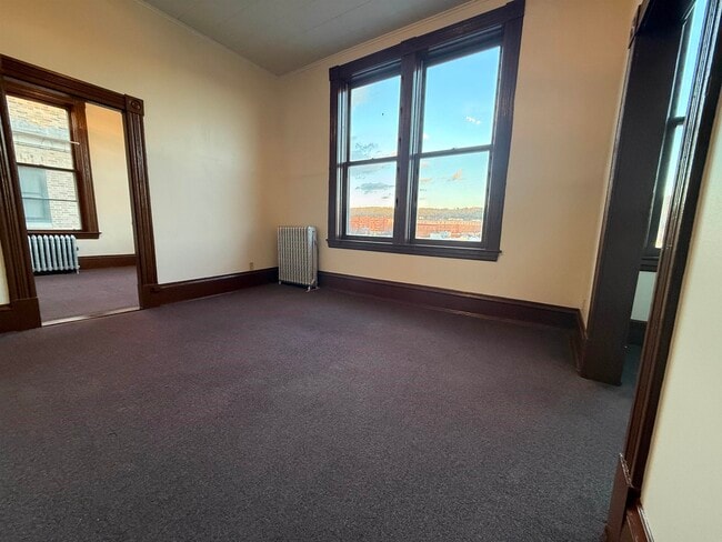 Building Photo - 101 Main St