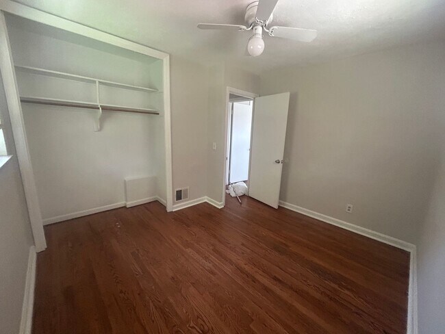Foto del edificio - BRIDGETOWN- 3-4 BEDROOM 1 BATH BRICK CAPE ...