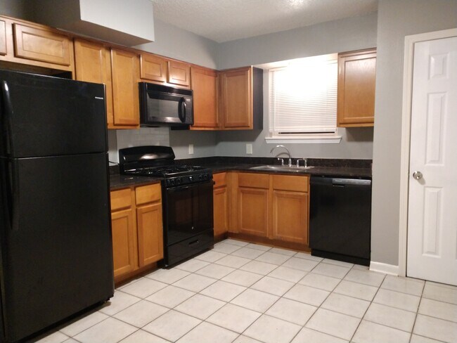 Kitchen - 804 Lyndell Ct