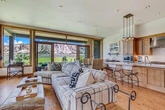 Building Photo - 138 Club Lodge Drive Unit B