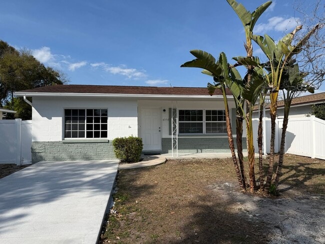 Building Photo - 4559 33rd Ave N