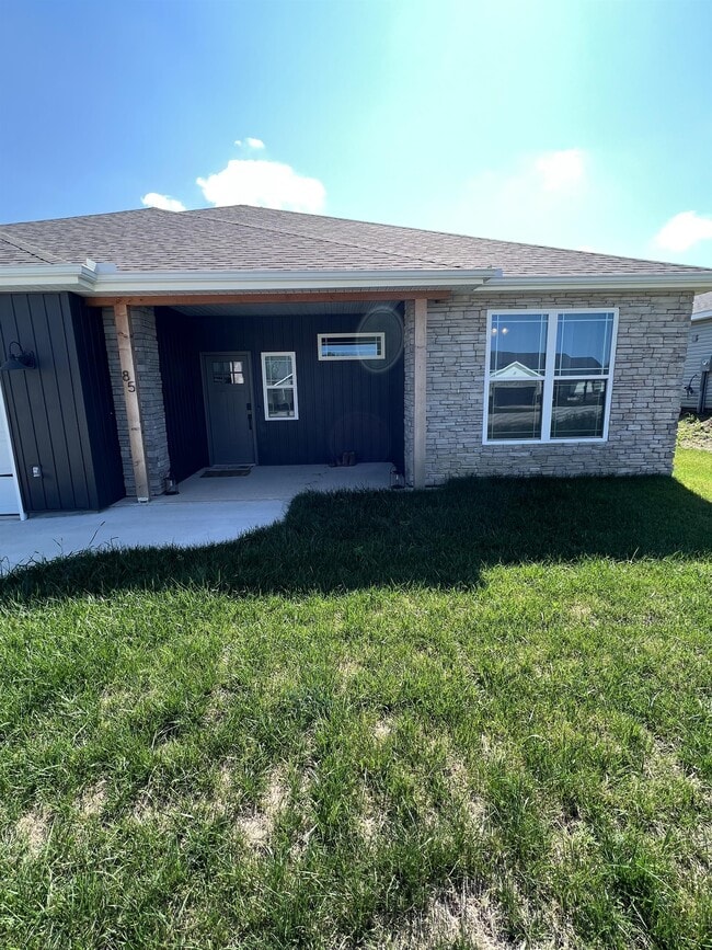 Building Photo - 85 SE 451st Rd
