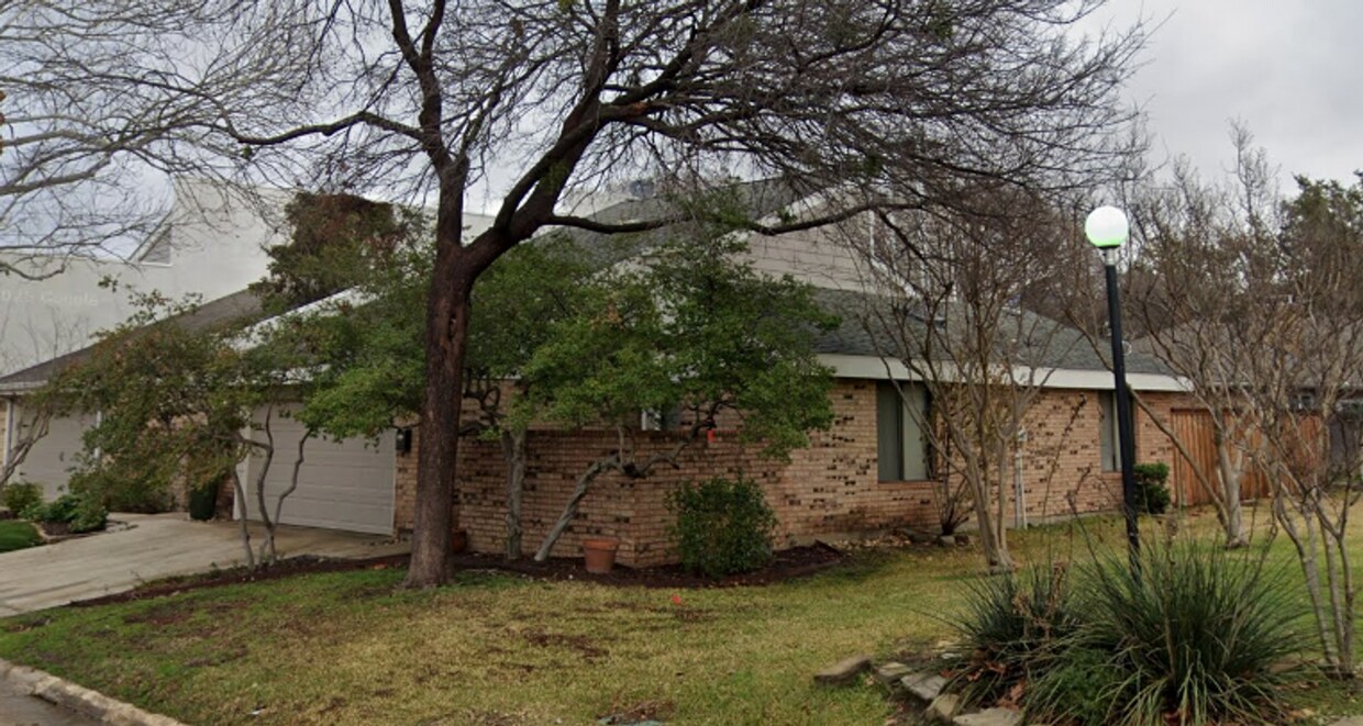 Foto principal - 3bed/2bath Townhouse with 2 car garage
