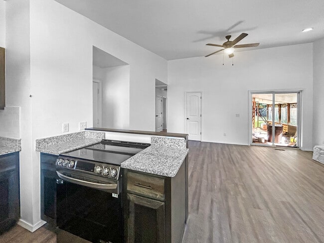 Building Photo - 1805 Southcrest Dr