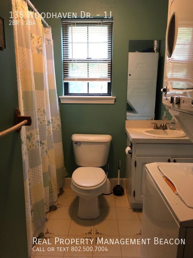 Building Photo - 2bd/1 1/2 bath Woodhaven Condominium
